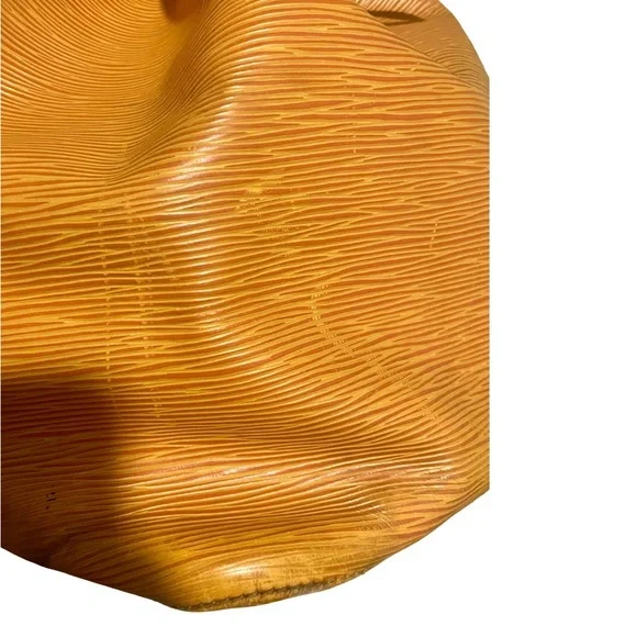 Authentic Louis Vuitton Noe Yellow Epi Leather bag 🥳 - Picture 9 of 12